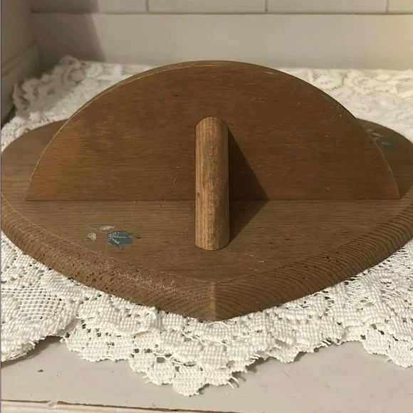 12” Wide Heart Shaped Shelf - Picture 2 of 3